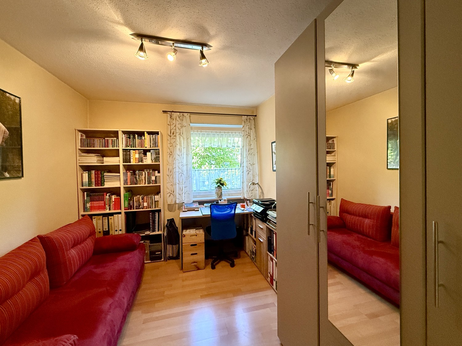 Arbeit- oder Kinderzimmer