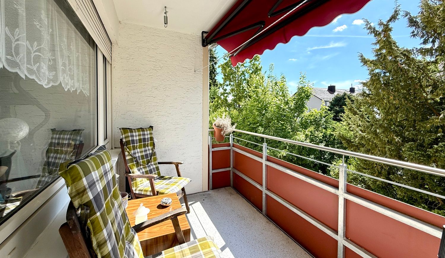sonniger Westbalkon