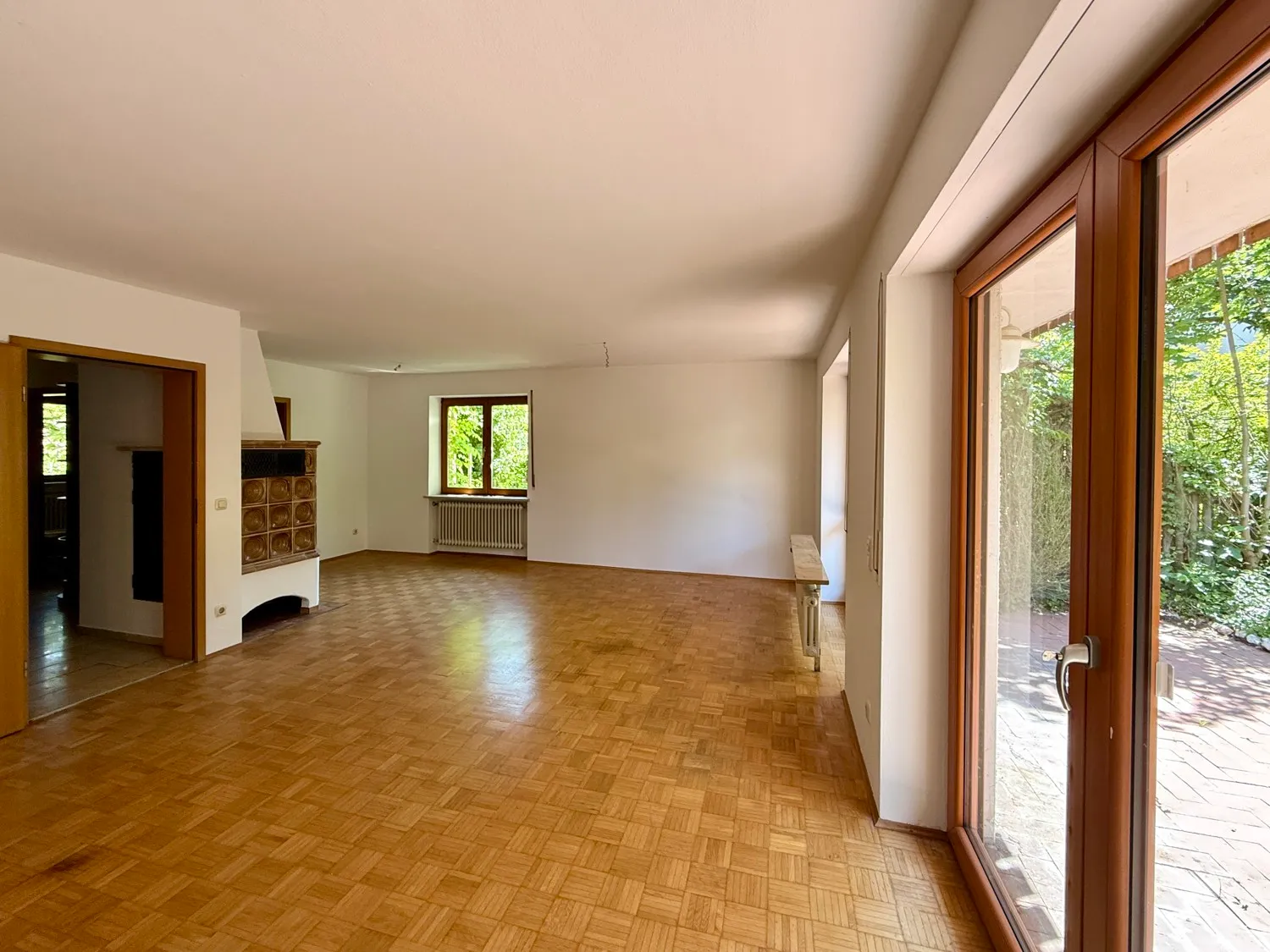 geräumiges Wohnzimmer  mit Essbereich