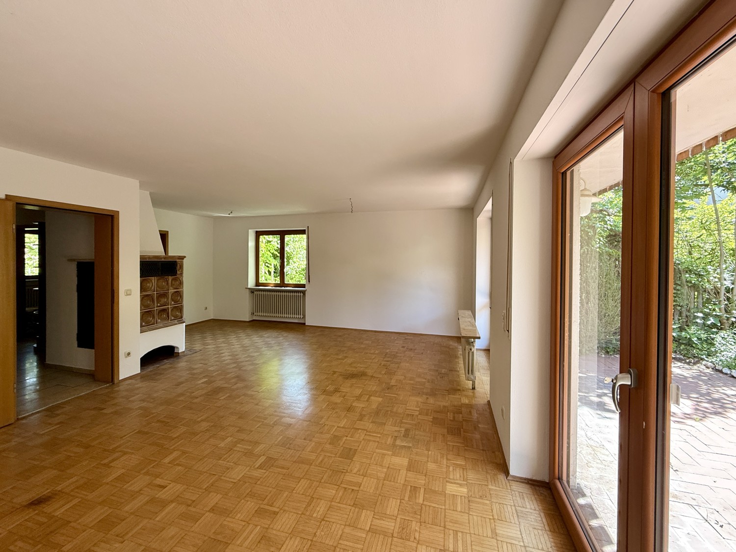 geräumiges Wohnzimmer  mit Essbereich