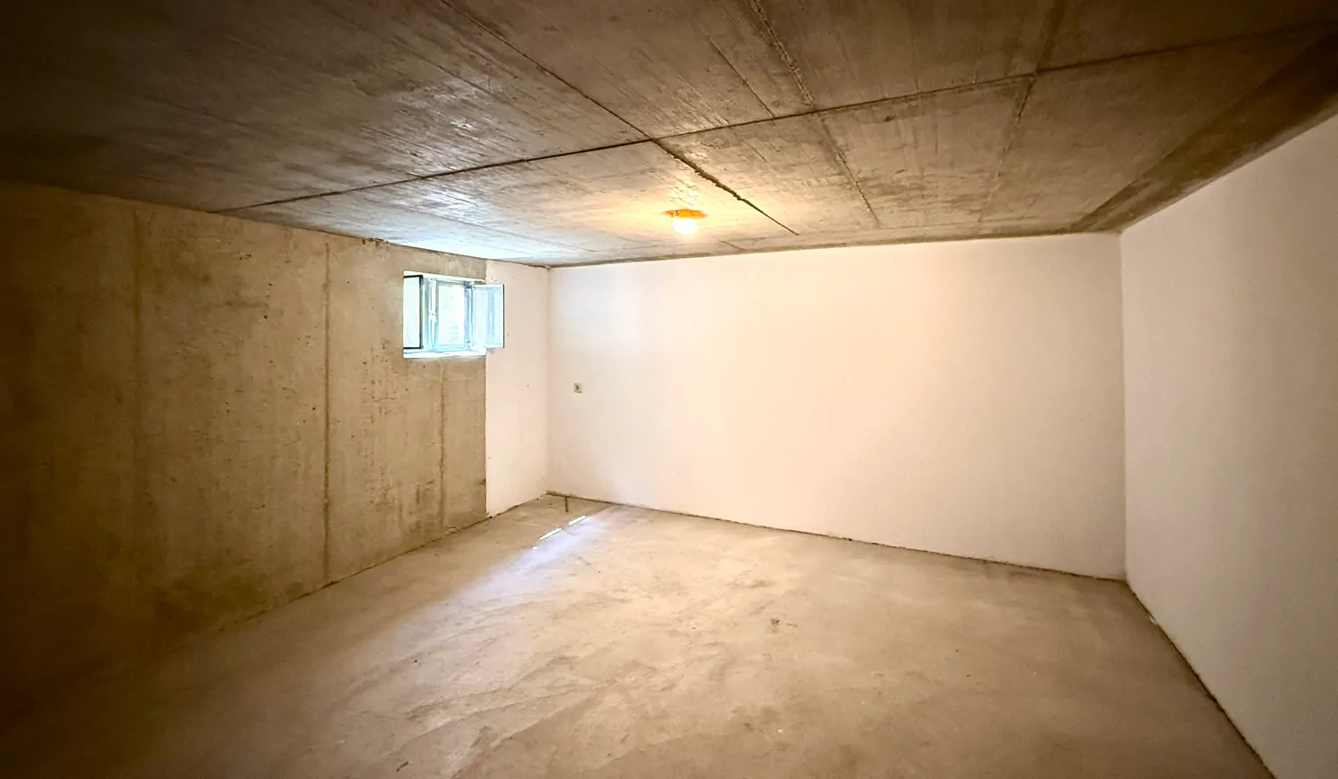 großer Hobbyraum Untergeschoss