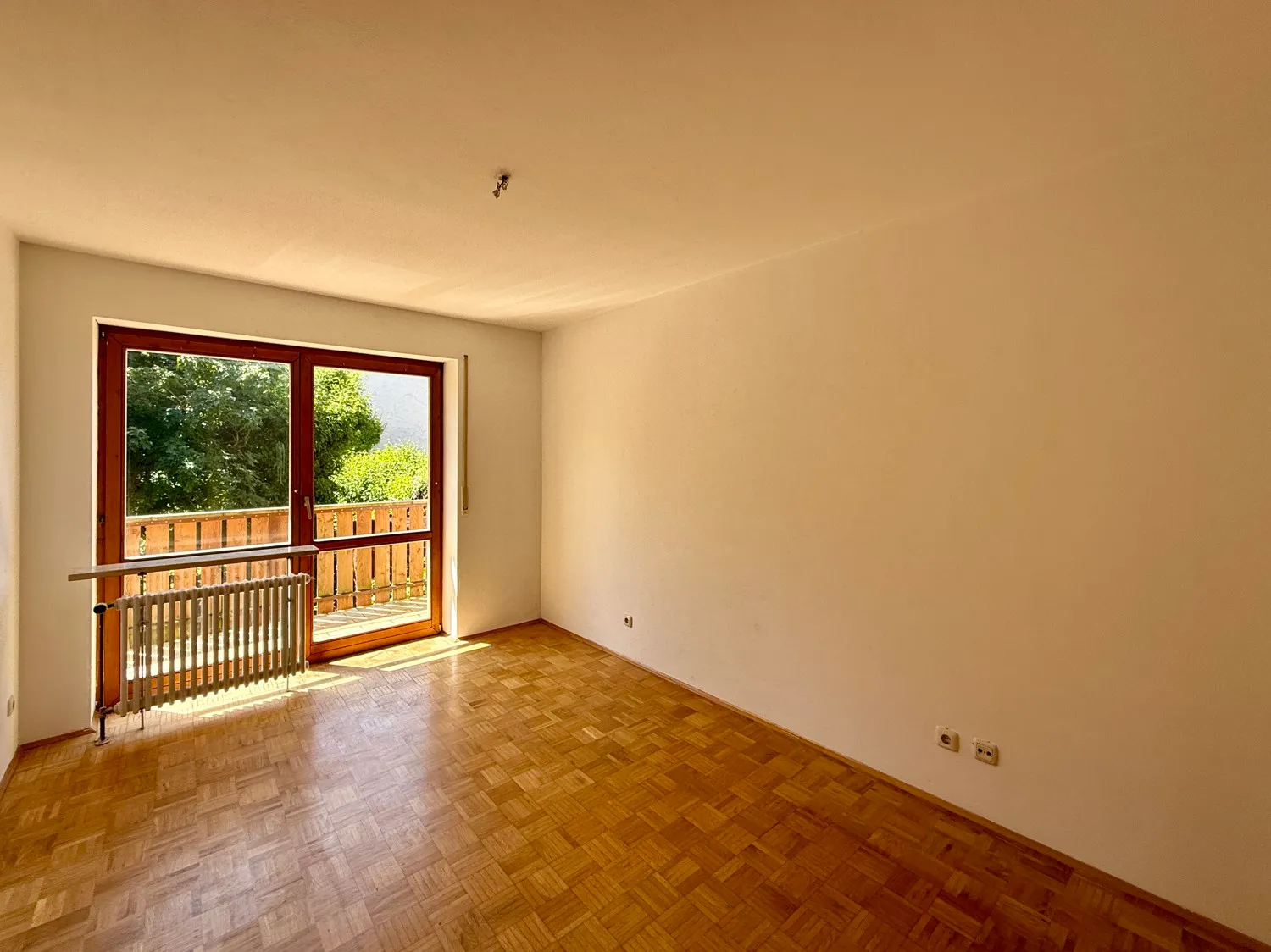 Kinderzimmer mit Zugang Balkon
