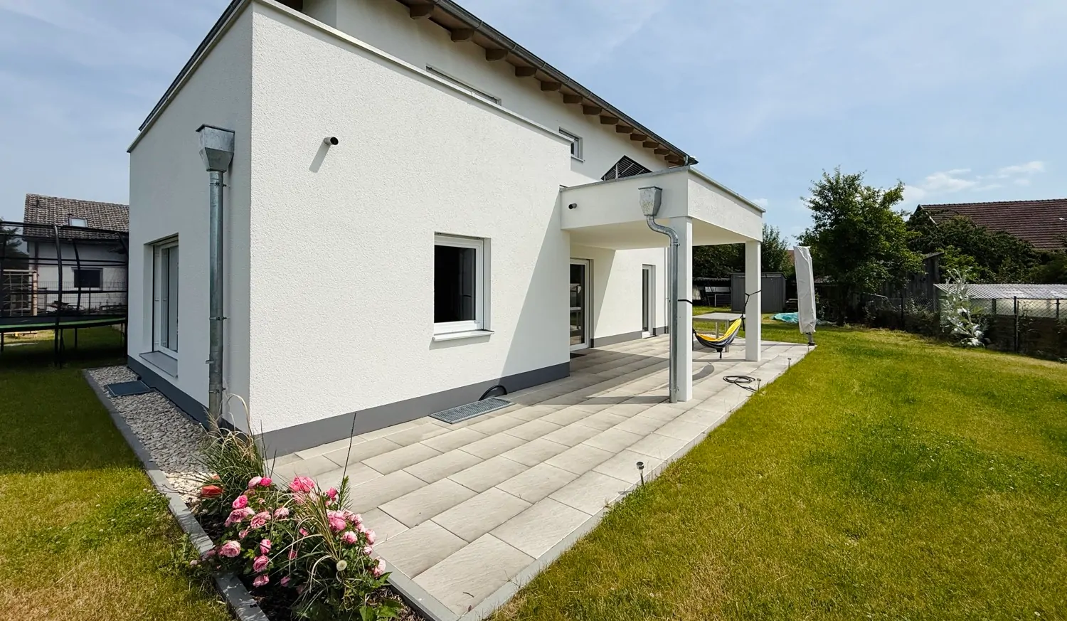 große Terrassenflächen