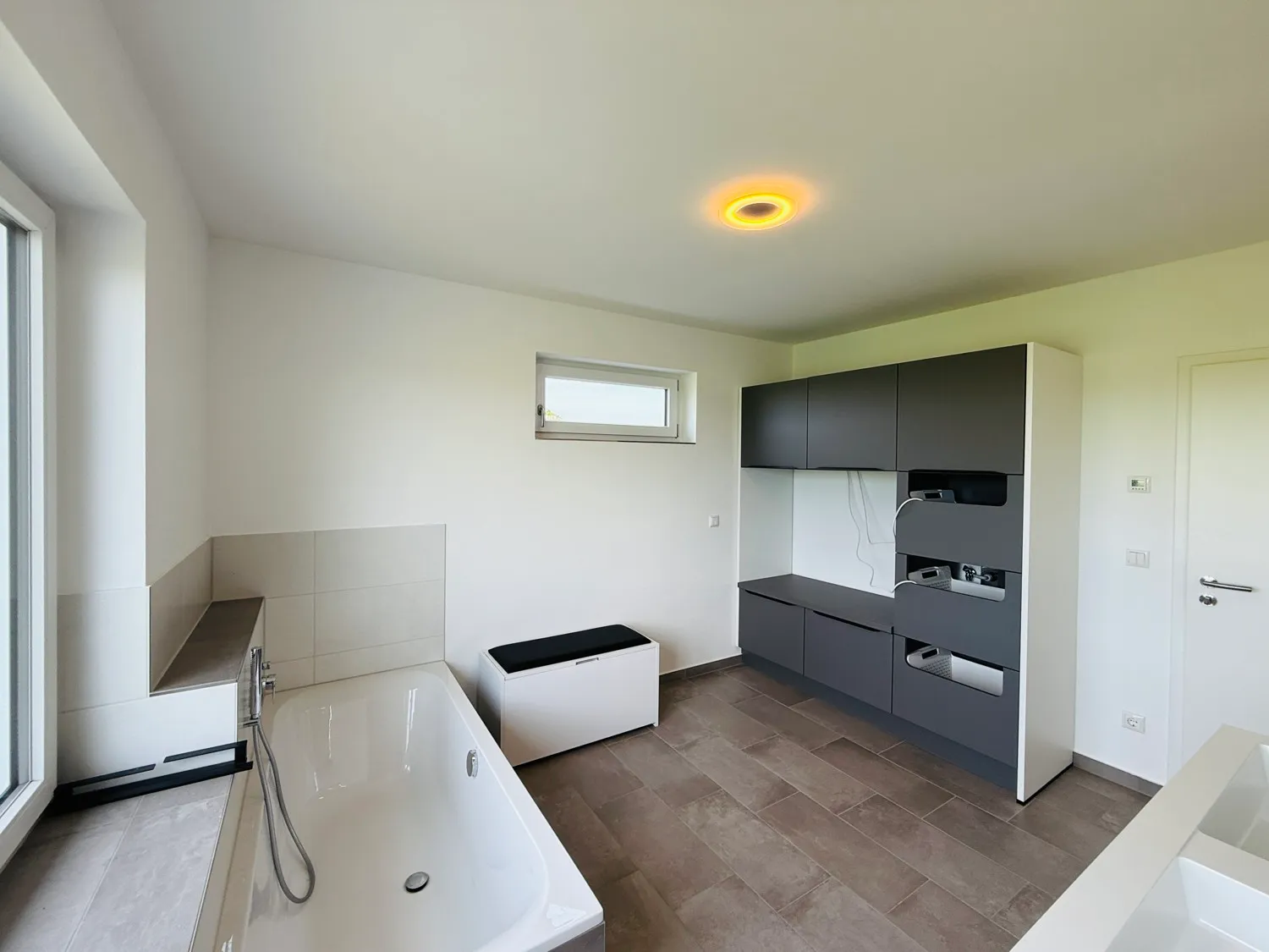 Badezimmer mit Badewanne