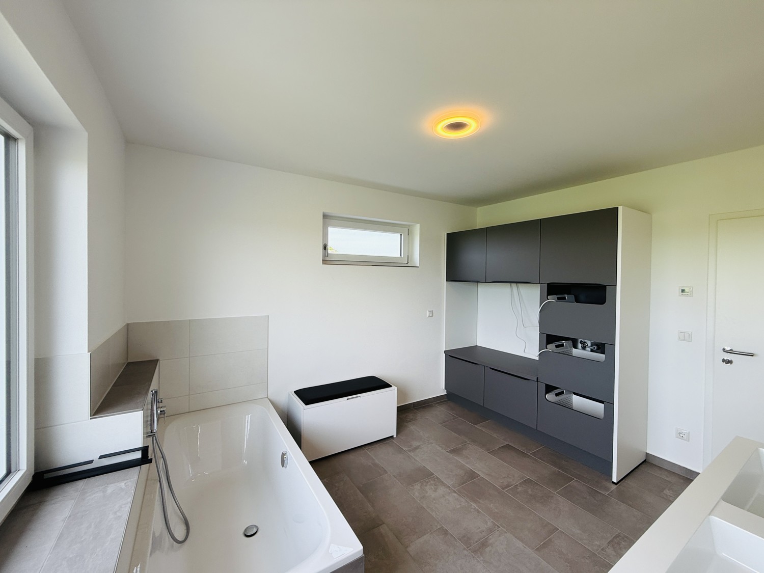 Badezimmer mit Badewanne