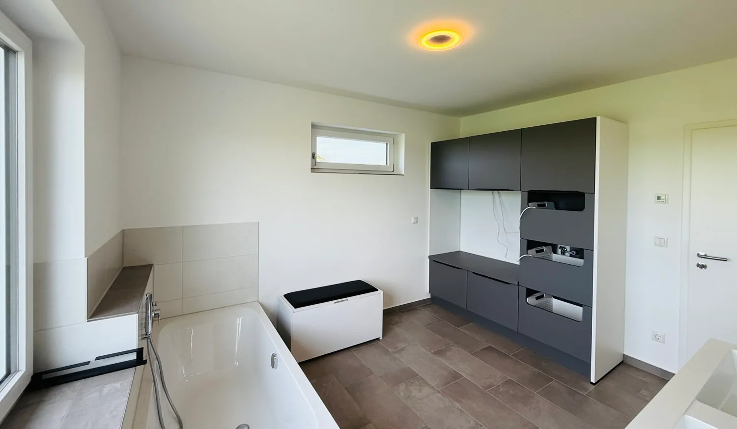 Badezimmer mit Badewanne