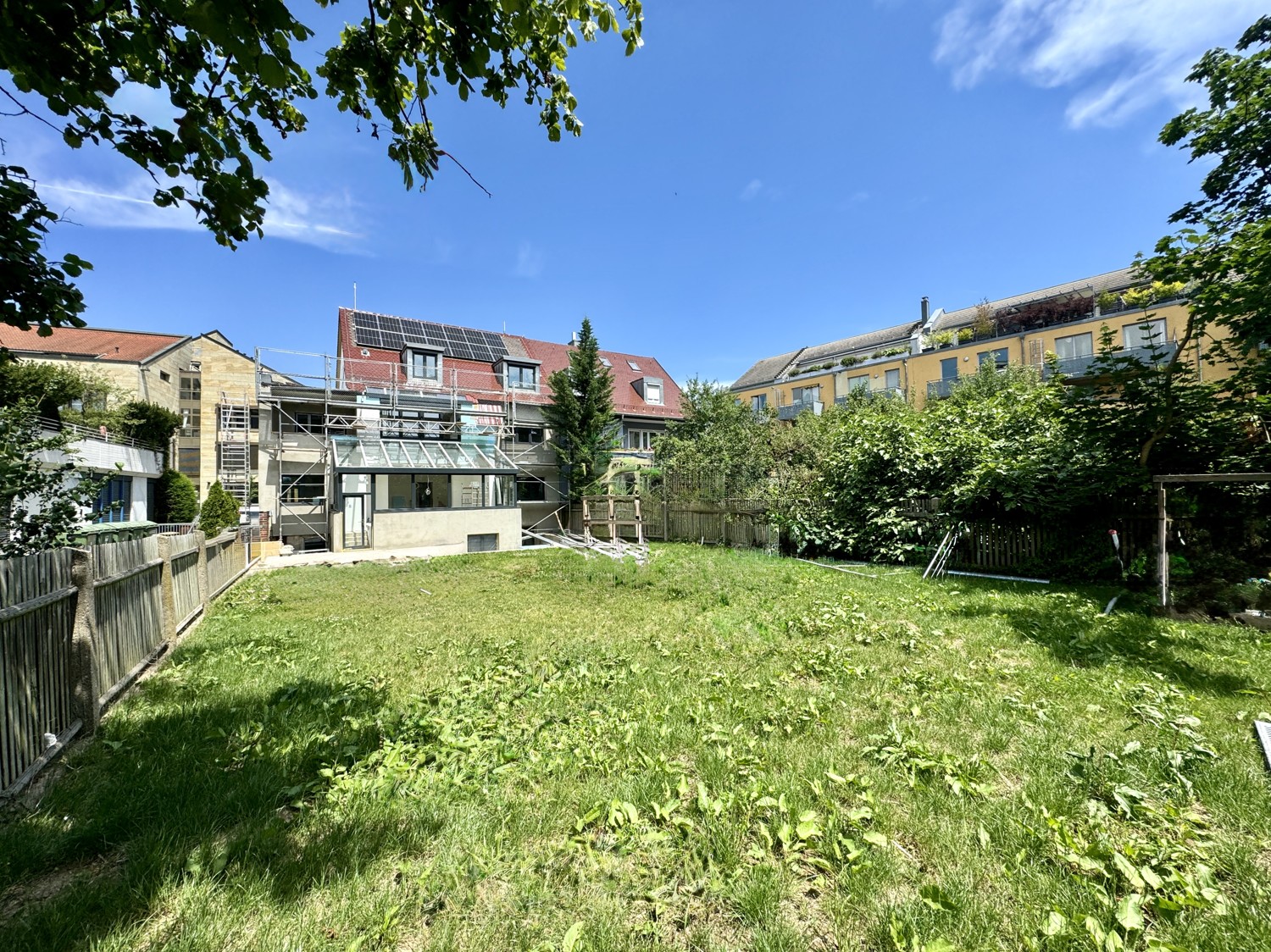 großes Gartenareal