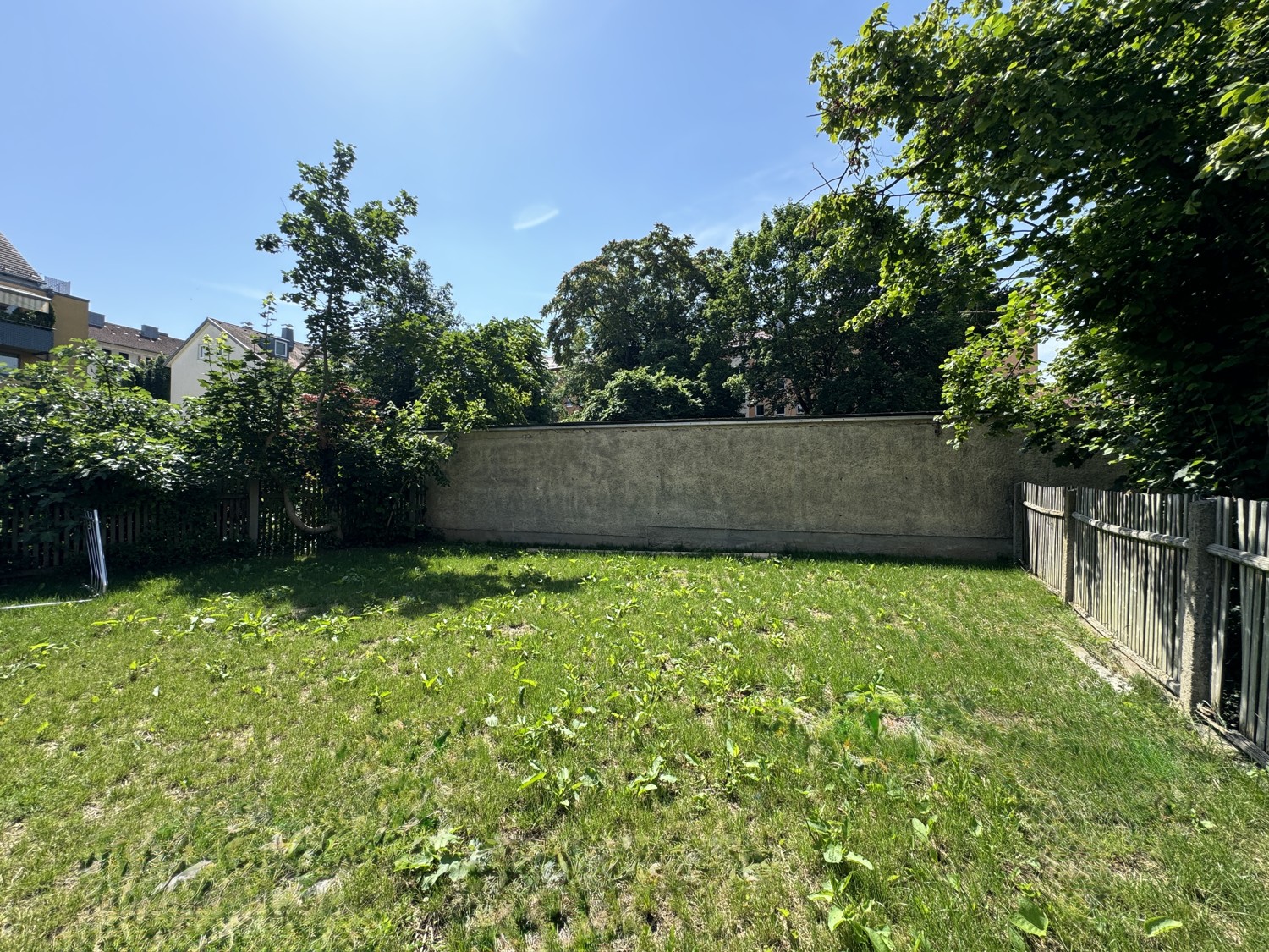 großes Gartenareal