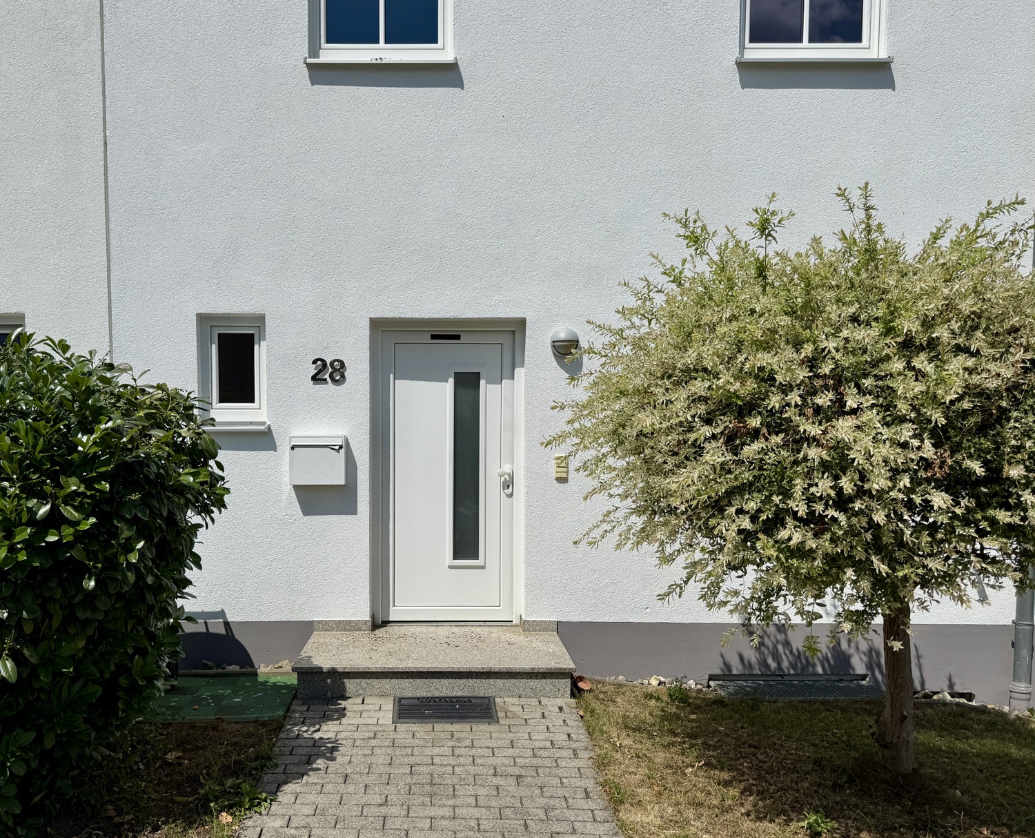 Hauseingang mit Vorgarten