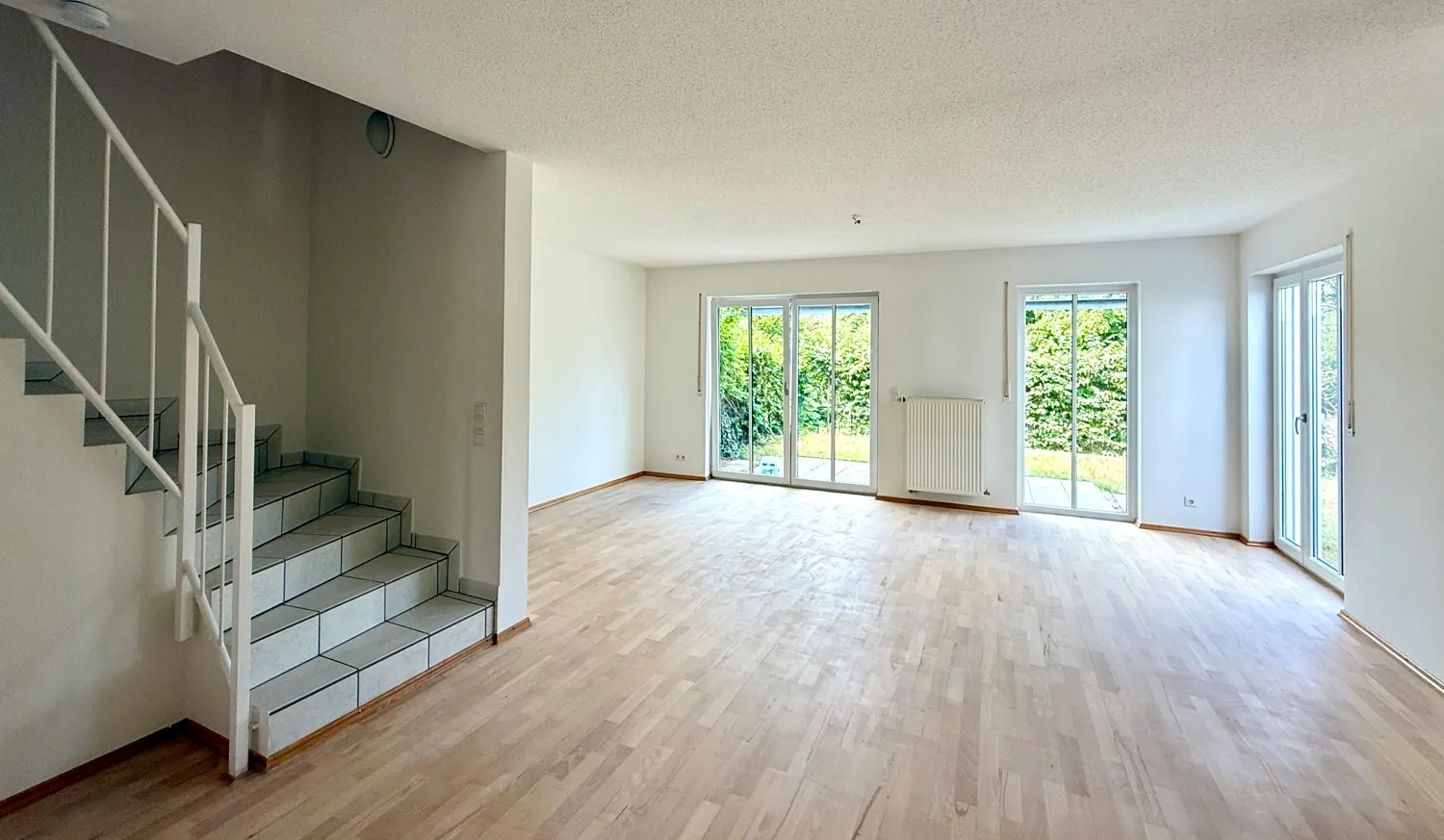 großer Wohn- und Essbereich