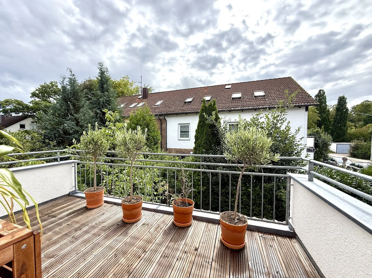 sonnige Dachterrasse 1. OG