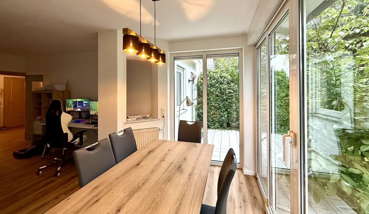 Essbereich im Wintergarten EG