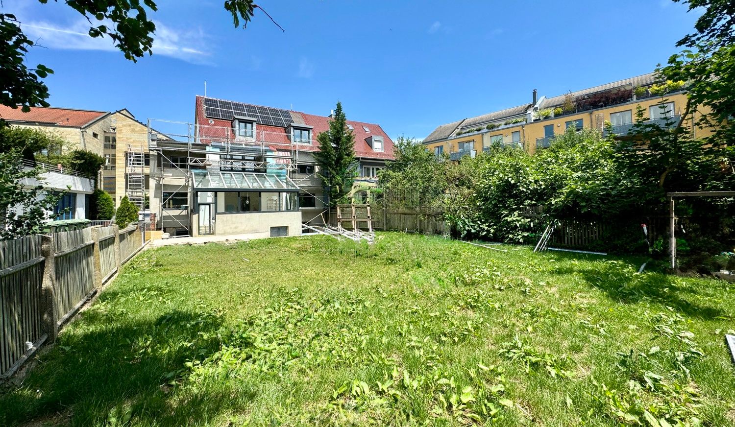großes Gartenareal