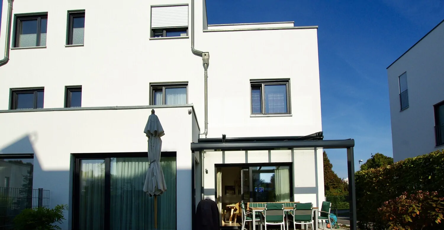 moderne Doppelhaushälfte