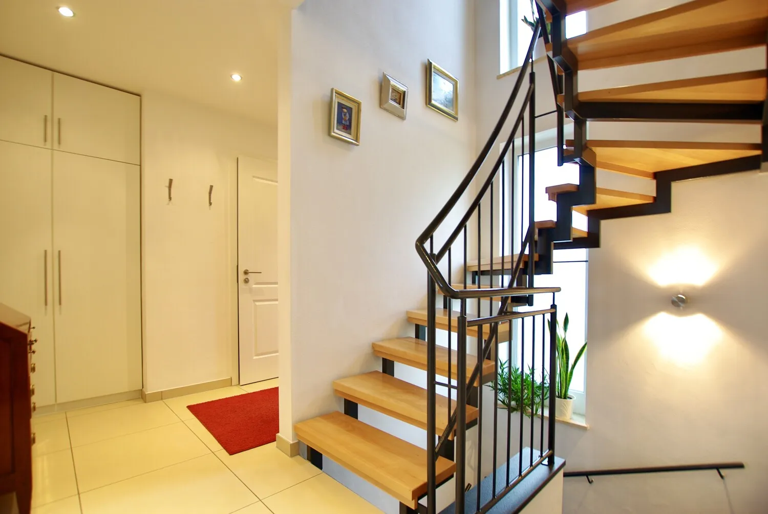 Garderobe mit Treppenhaus