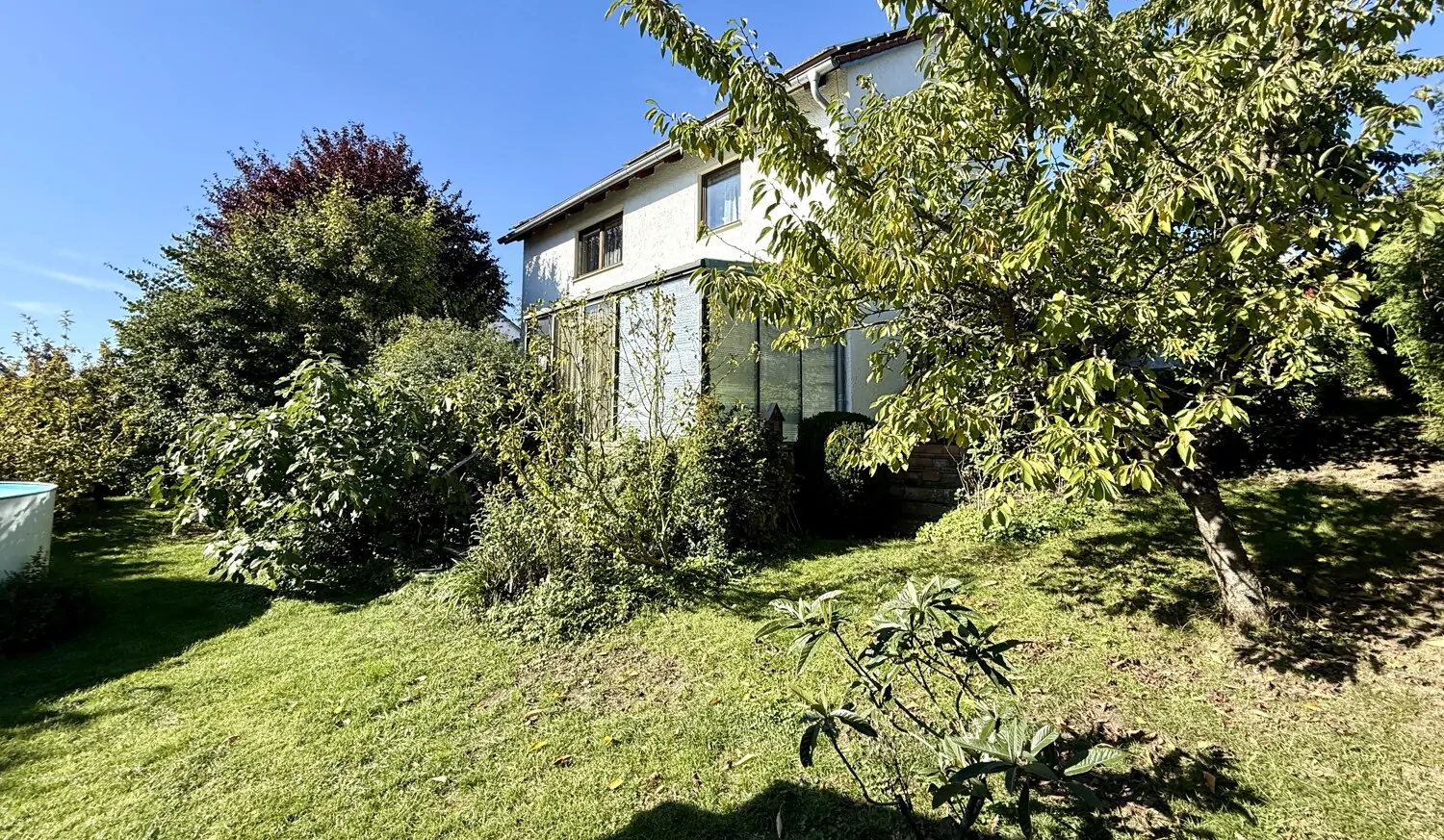 großes Gartengrundstück