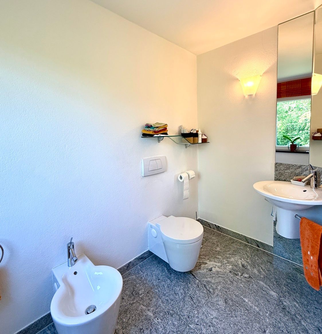 abgetrennter WC Bereich im Badezimmer
