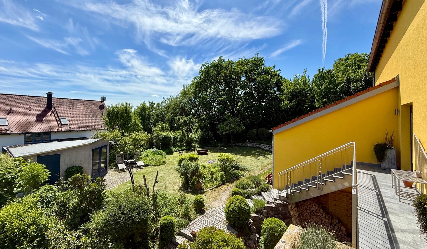Ausblick auf das gepflegte Gartengrundstück