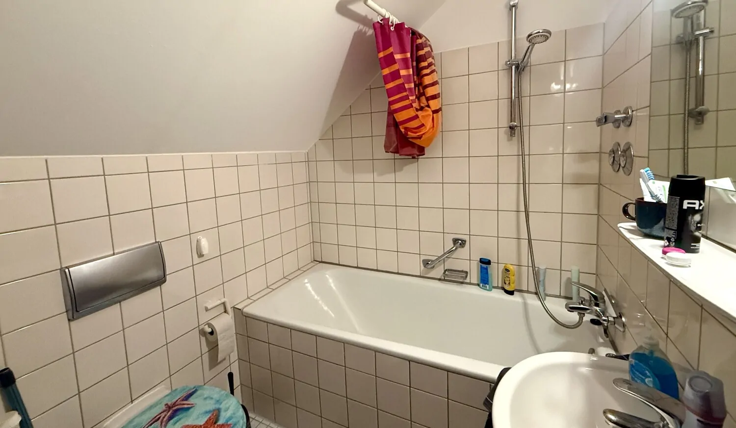 Badezimmer mit Badewanne