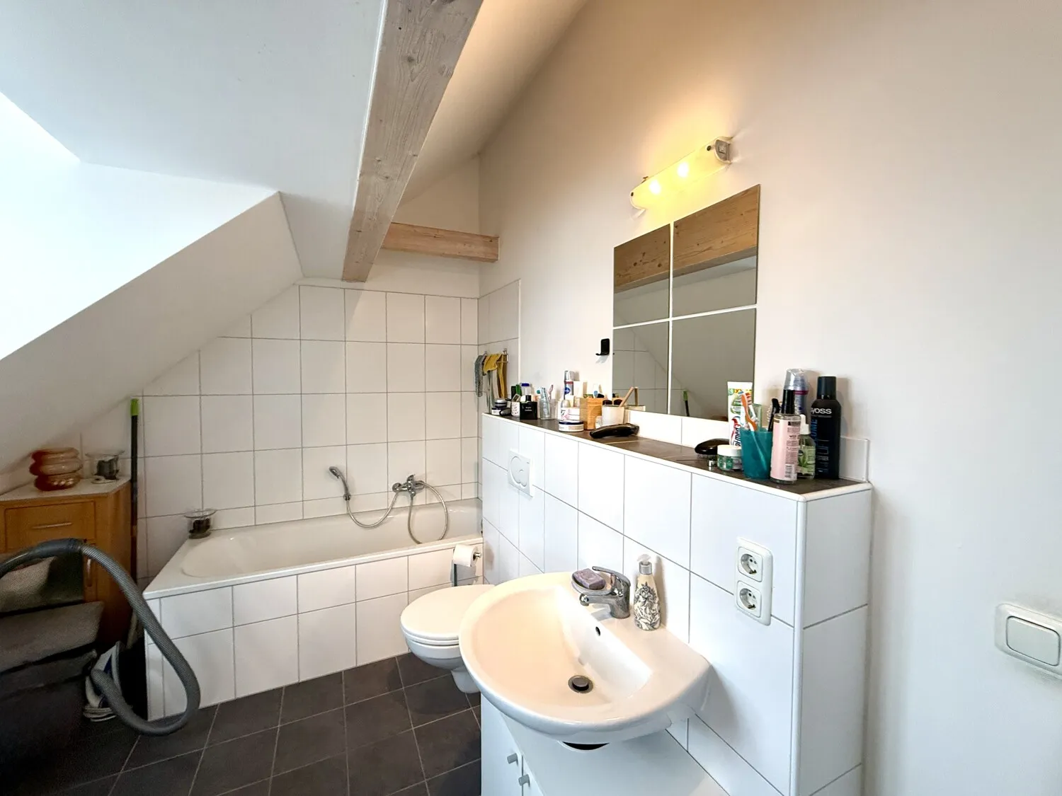 Badezimmer mit Badewanne