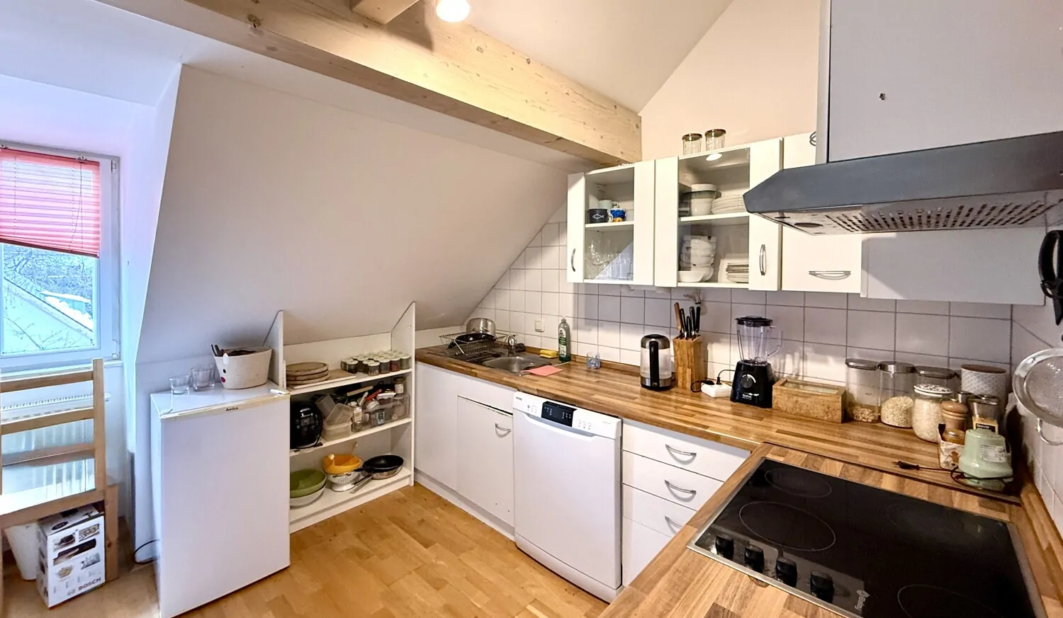 Küche mit Einbauküche