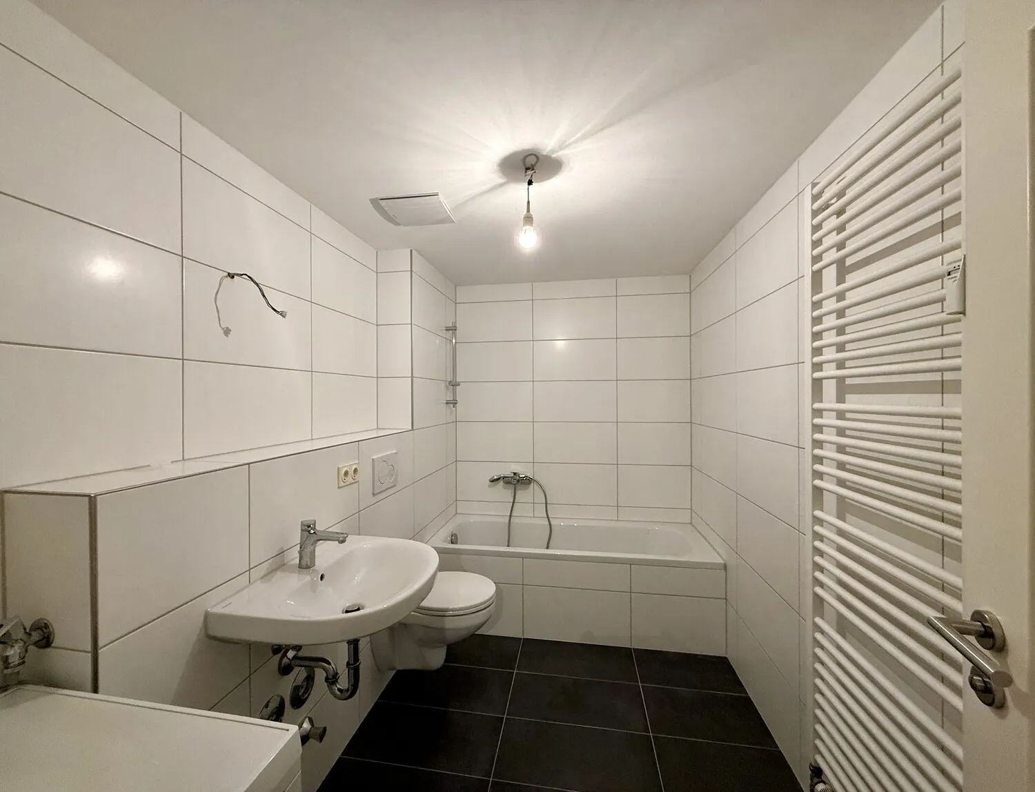 Badezimmer mit Badewanne