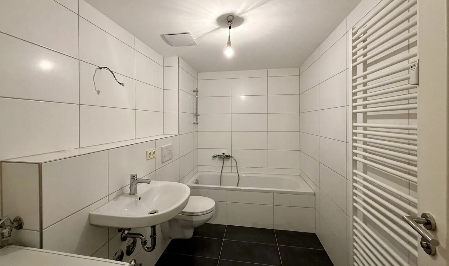 Badezimmer mit Badewanne