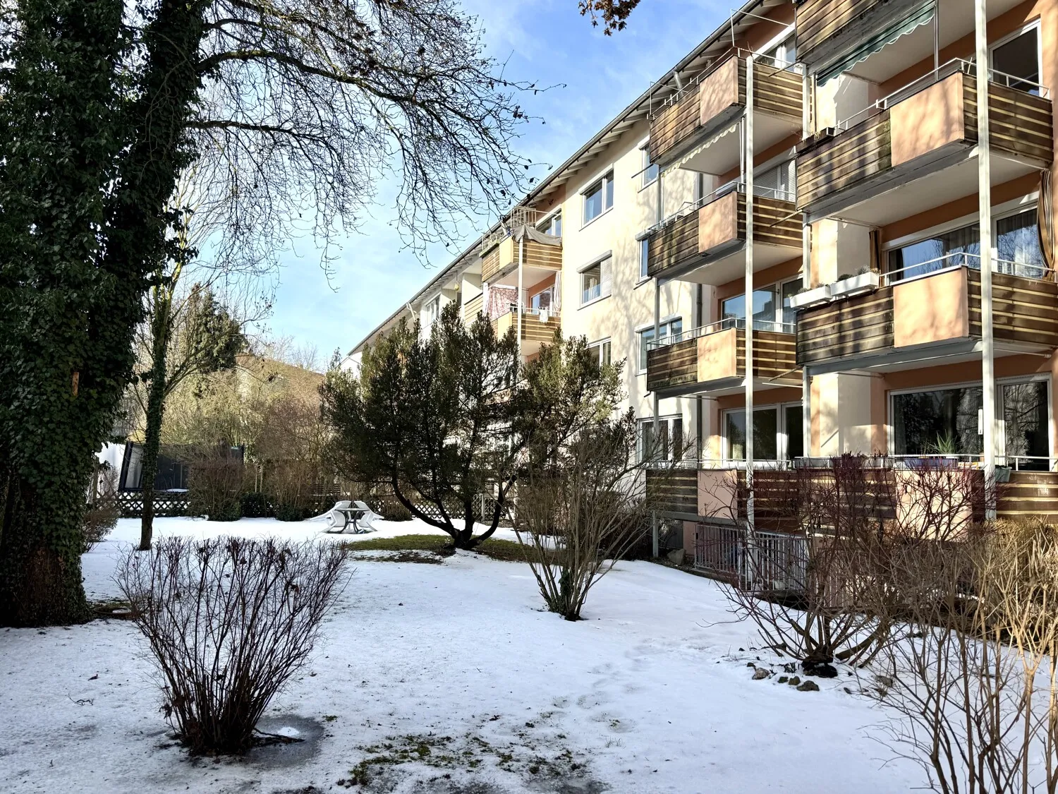 gepflegte Wohnanlage mit Garten