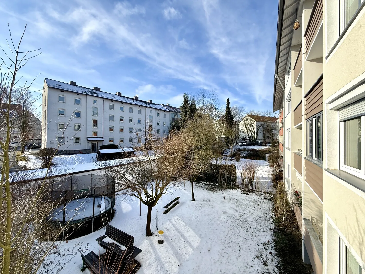 schöne Aussicht in den Garten