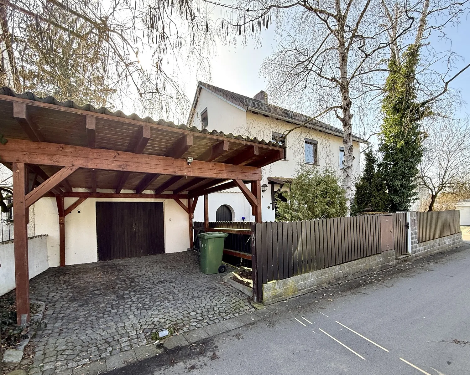 Garage mit Carport