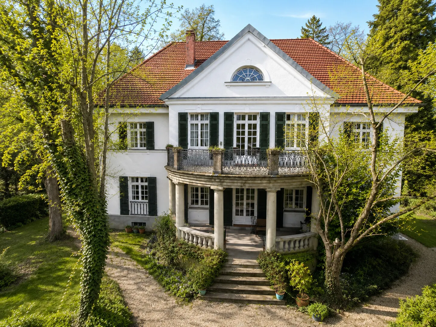 Architektonisches Villenjuwel im Regensburger Inneren Westen