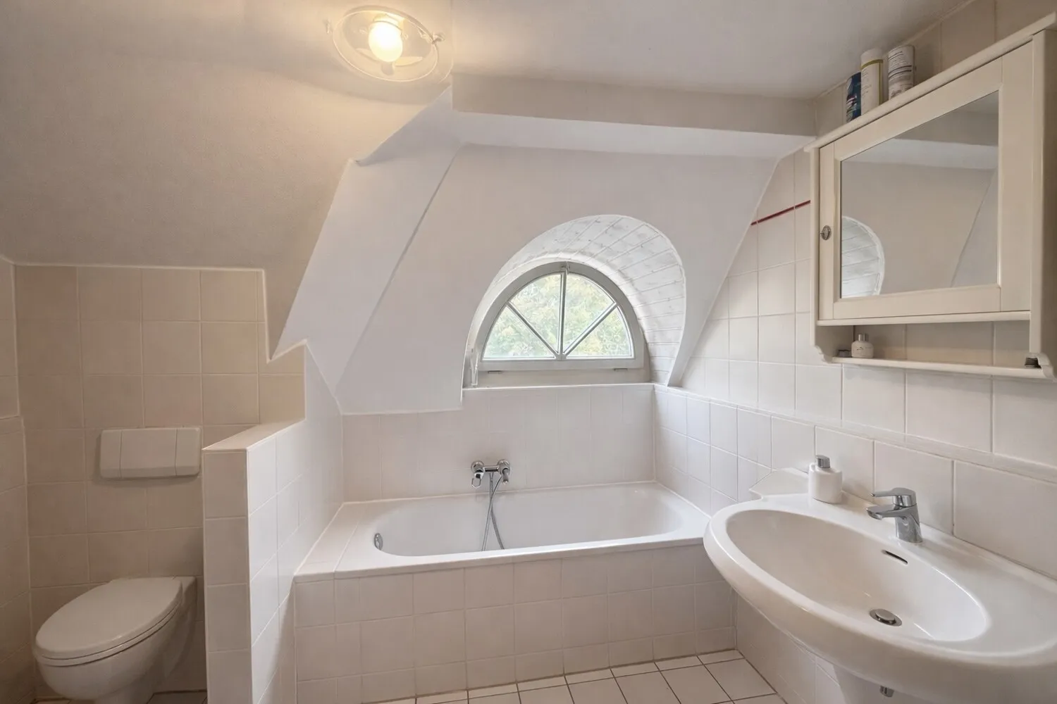 Badezimmer Wohnung Dachgeschoss