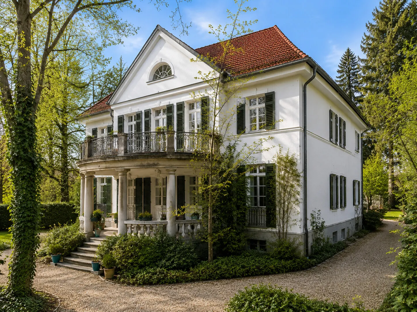 Repräsentative Südansicht der denkmalgeschützten Stadtvilla