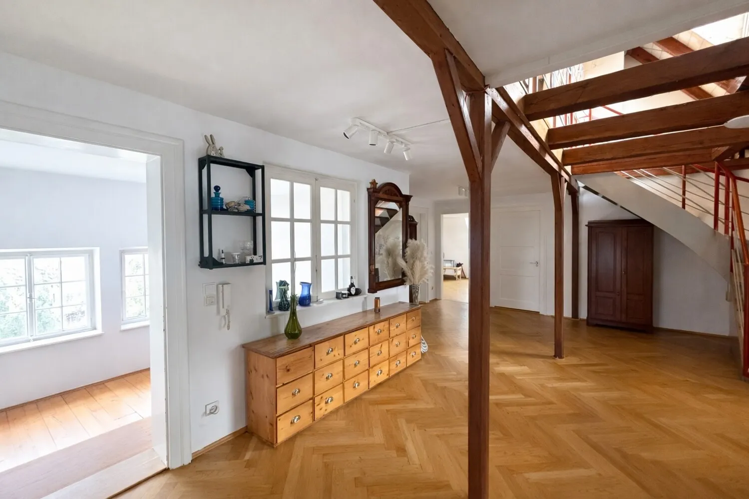 Maisonette-Wohnung mit beeindruckender Raumhöhe