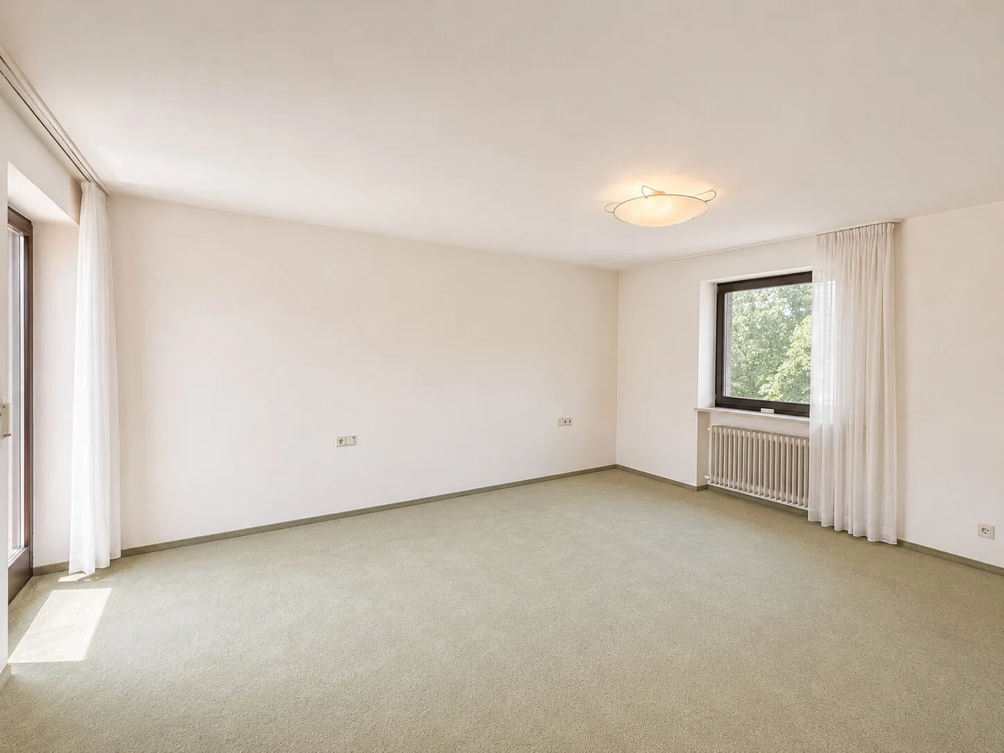 Großzügiges Gästezimmer mit vielseitiger Nutzungsmöglichkeit