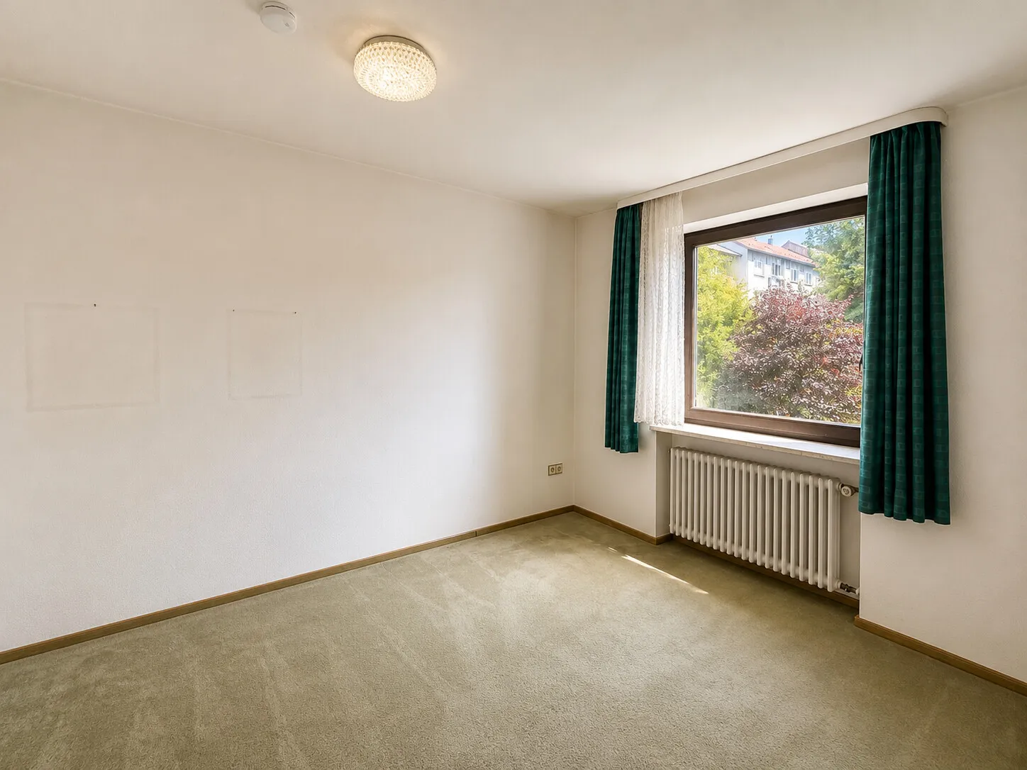 Weiteres Kinderzimmer mit Blick ins Grüne