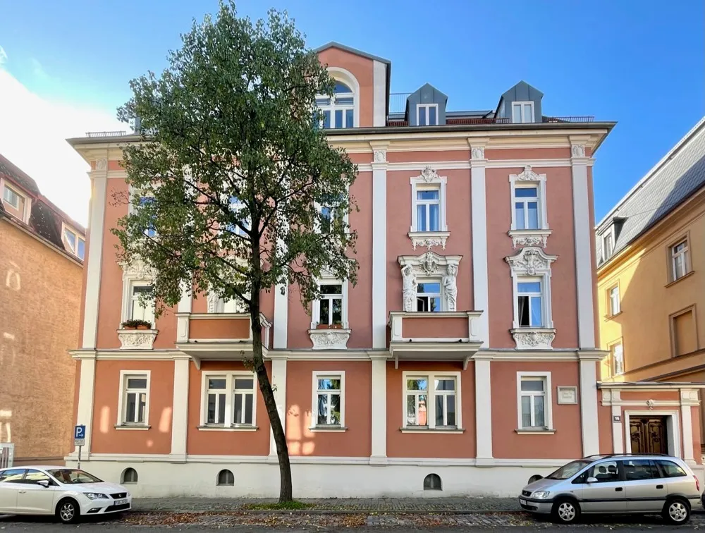 Immobilienrarität im Einzeldenkmal – Exklusive Luxuswohnung mit Südbalkon! - Foto 1