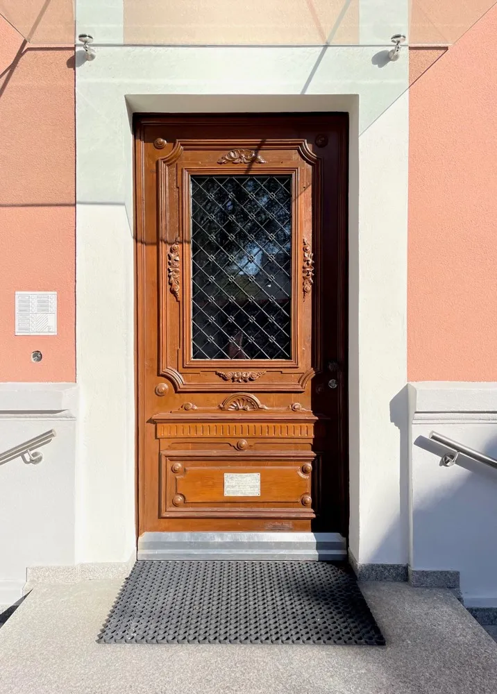 Immobilienrarität im Einzeldenkmal – Exklusive Luxuswohnung mit Südbalkon! - Foto 2