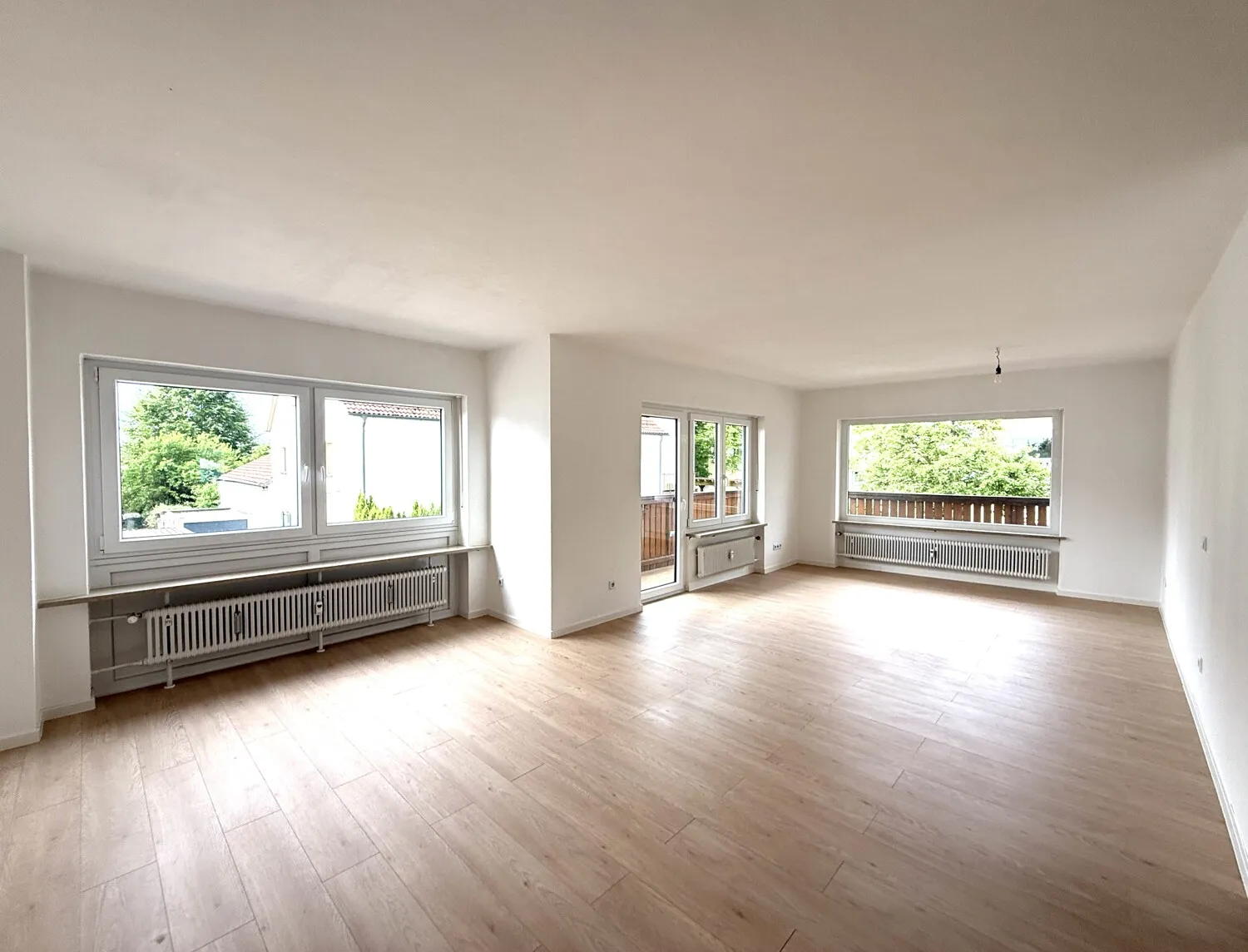 Großzügiger Wohn-/Essbereich der Wohnung im 1. Obergeschoss