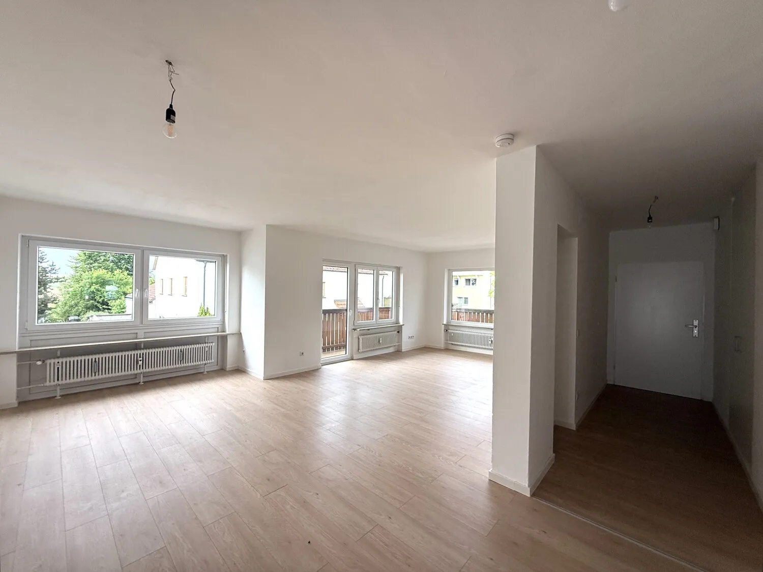 Großzügige Raumwirkung der Wohnung im 1. Obergeschoss