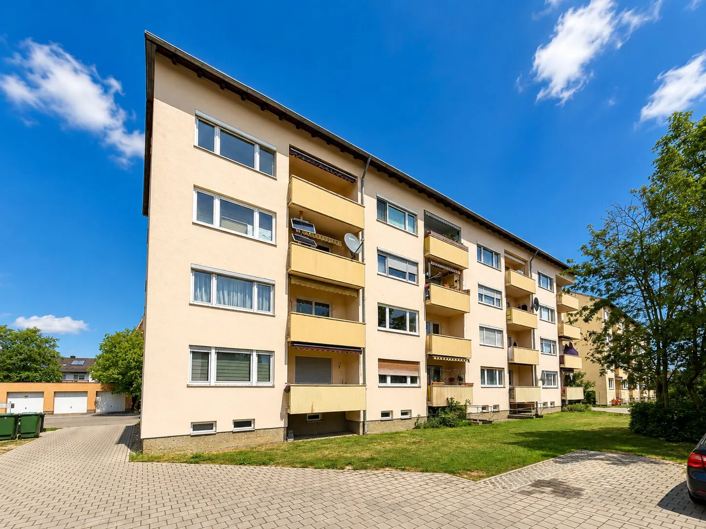 Gepflegtes Mehrfamilienhaus in ruhiger Wohnlage von Neutraubling