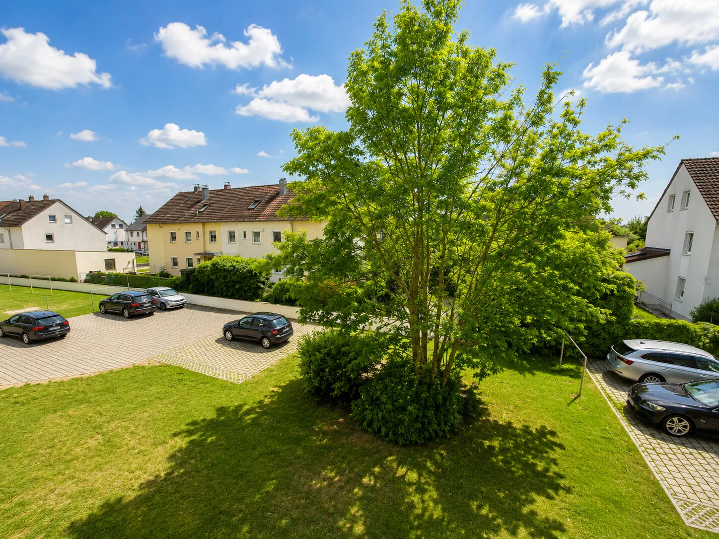 Praktischer Grundriss mit drei Zimmern, separater Küche, Tageslichtbad und Loggia