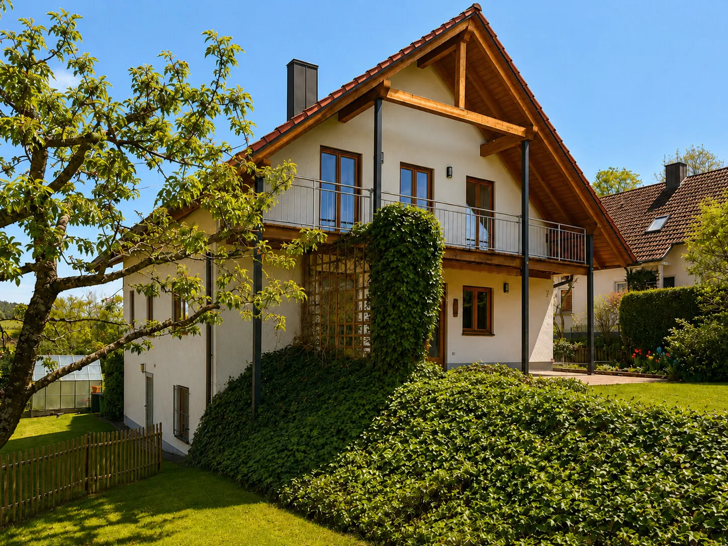 Großzügiges Familienhaus in traumhafter Gartenlage