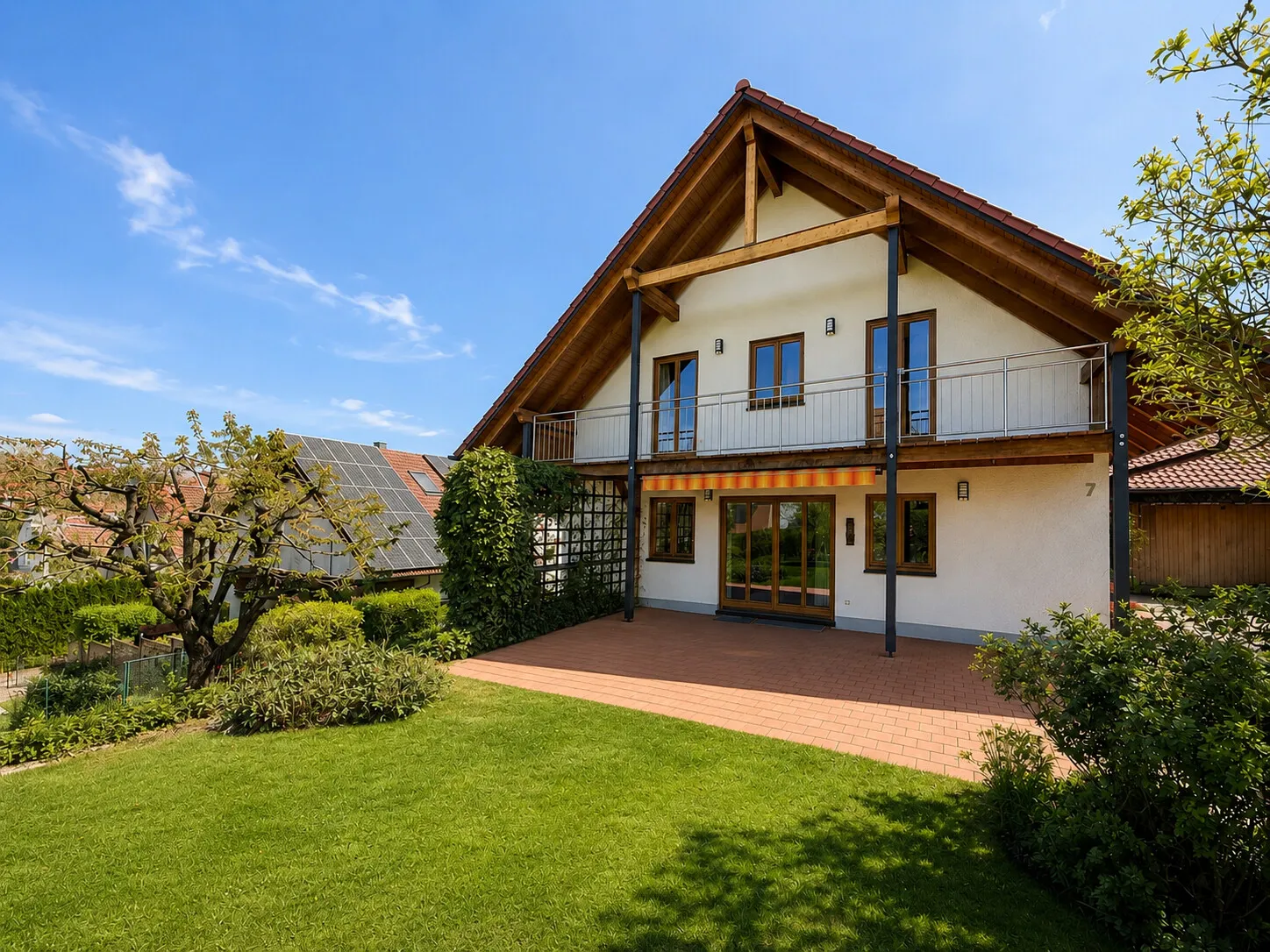 Großzügiges Familienhaus in traumhafter Gartenlage