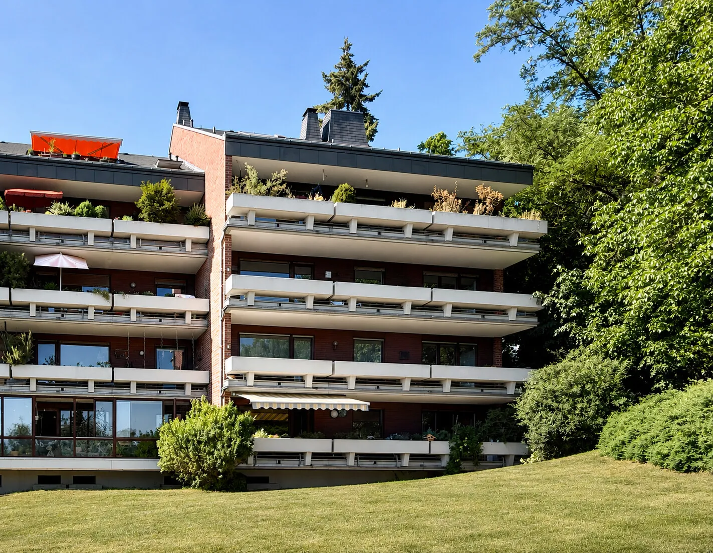 Architektonische Wohnanlage in grüner Lage am Vitusbach