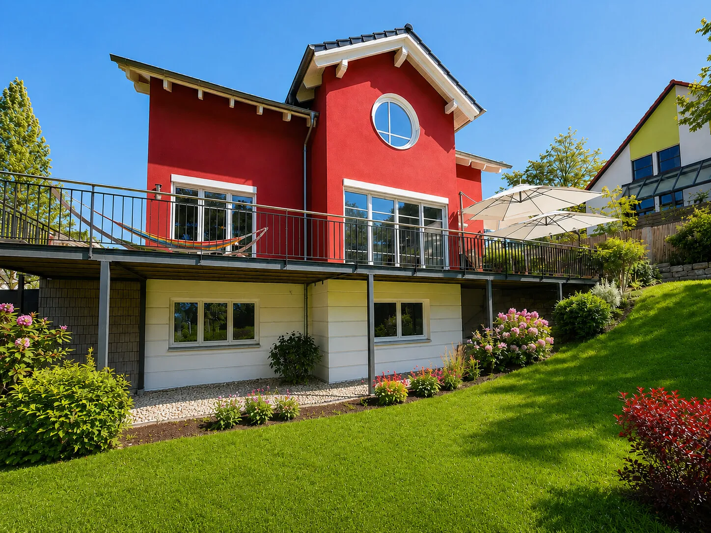 Architektenhaus in ruhiger Hanglage mit Blick ins Grüne
