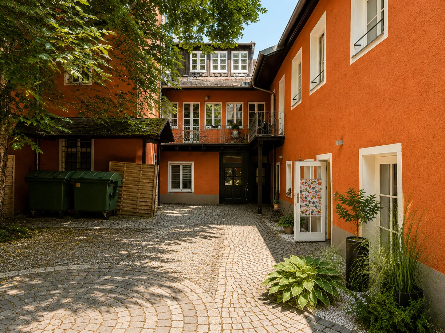 Romantischer und außergewöhnlich ruhiger Altstadtinnenhof