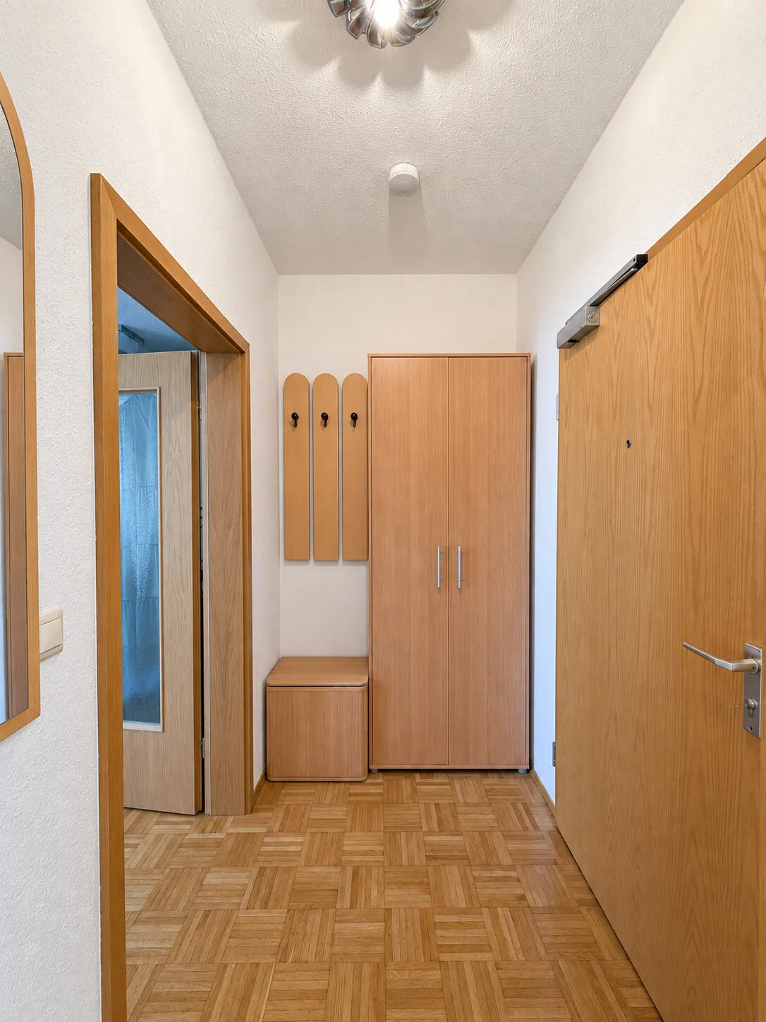 Willkommen zu Hause: Diele mit Garderobe – virtuell aufgeräumt