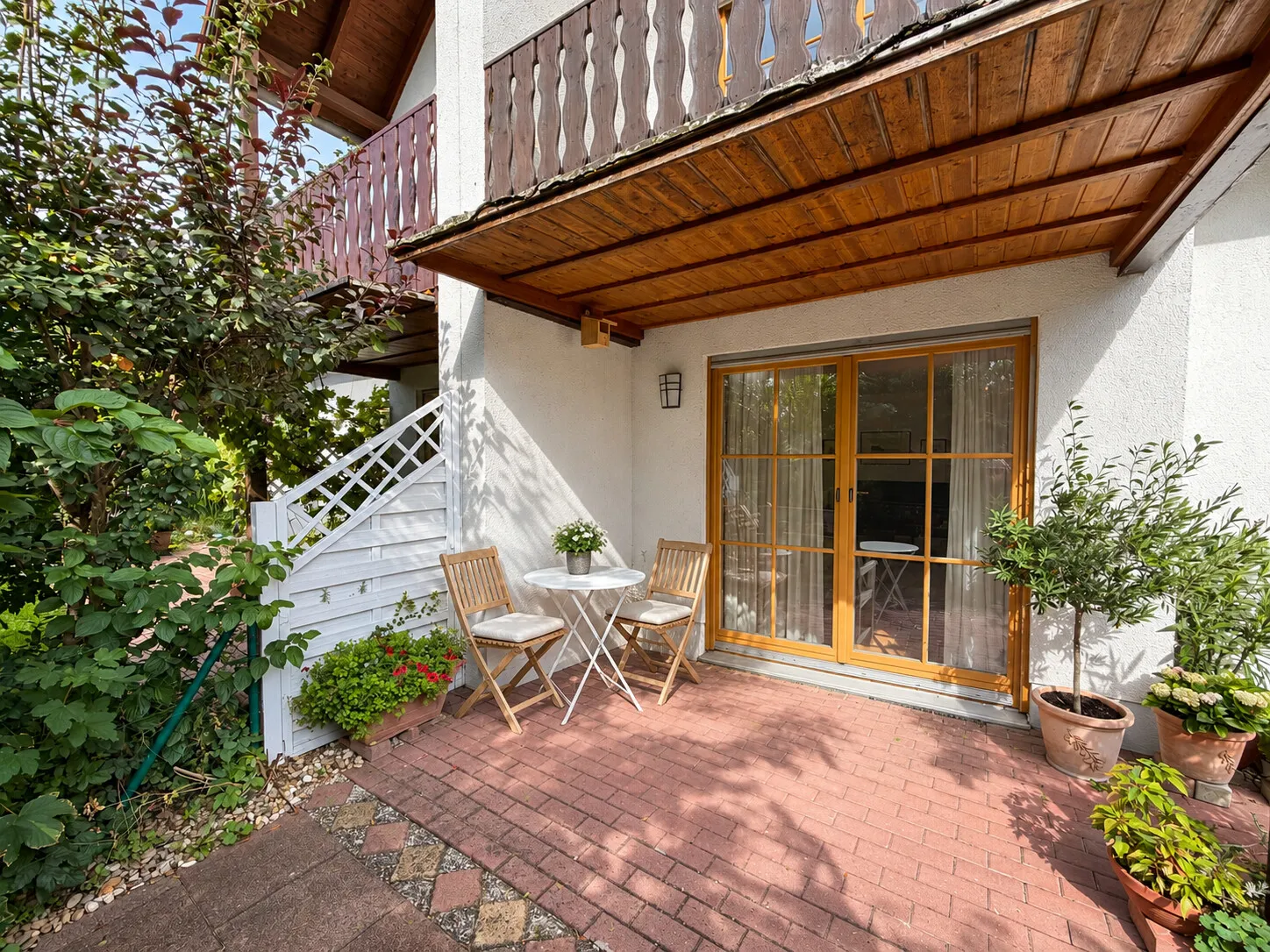 Geschützter Terrassenplatz – Einrichtungsvorschlag