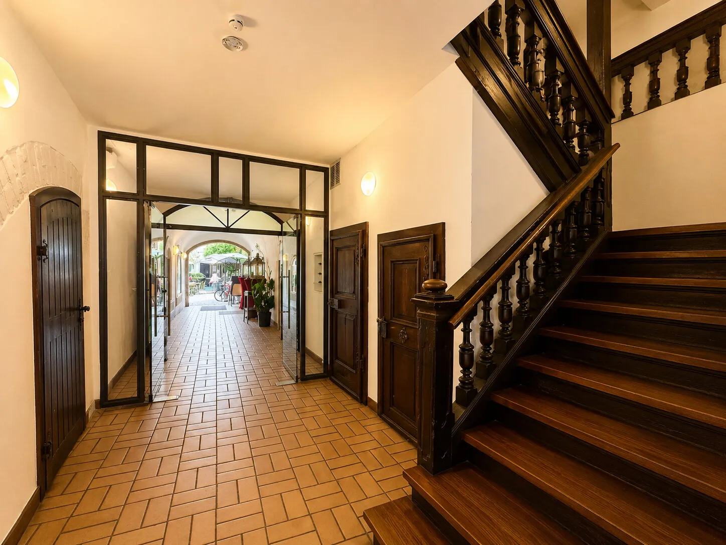 barockes Treppenhaus mit gewachsener Altbausubstanz